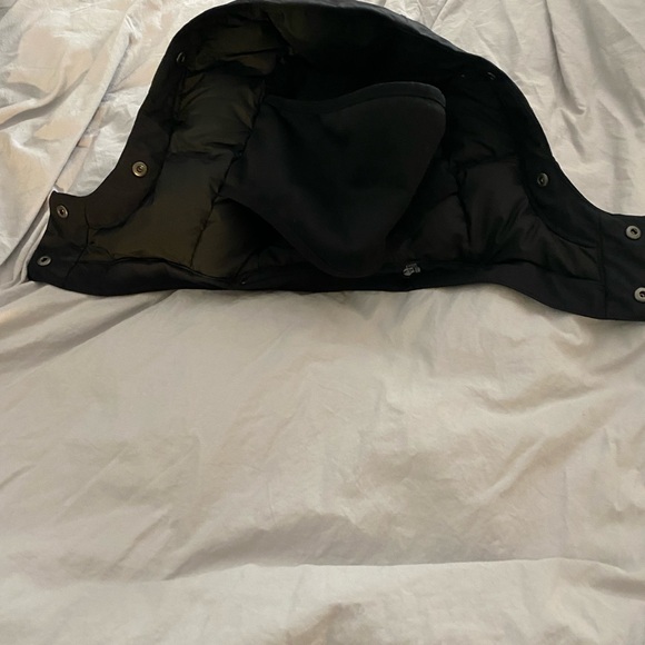 North Face parka, removable hood with face muffler. Warmth galore, size L, EUC - Picture 8 of 10